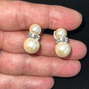 #100 Elegant Pearl and Silver Earrings
